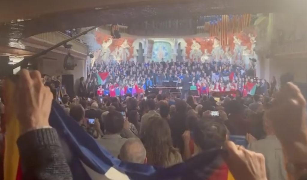[VÍDEO] Estelades i crits d’independència al concert de Sant Esteve al Palau de la Música