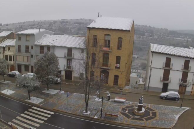 Un Nadal digne d’hivern: la neu enfarina els Ports, el Pirineu i arriba a cotes baixes