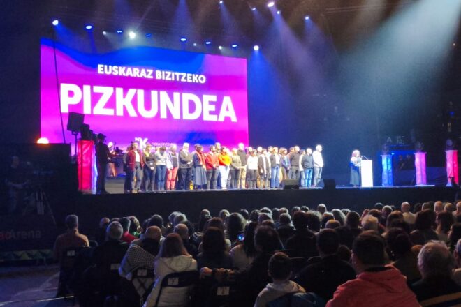 “Cal un canvi de paradigma”: 6.500 persones omplen el Bilbao Arena en una crida a la mobilització per l’èuscar