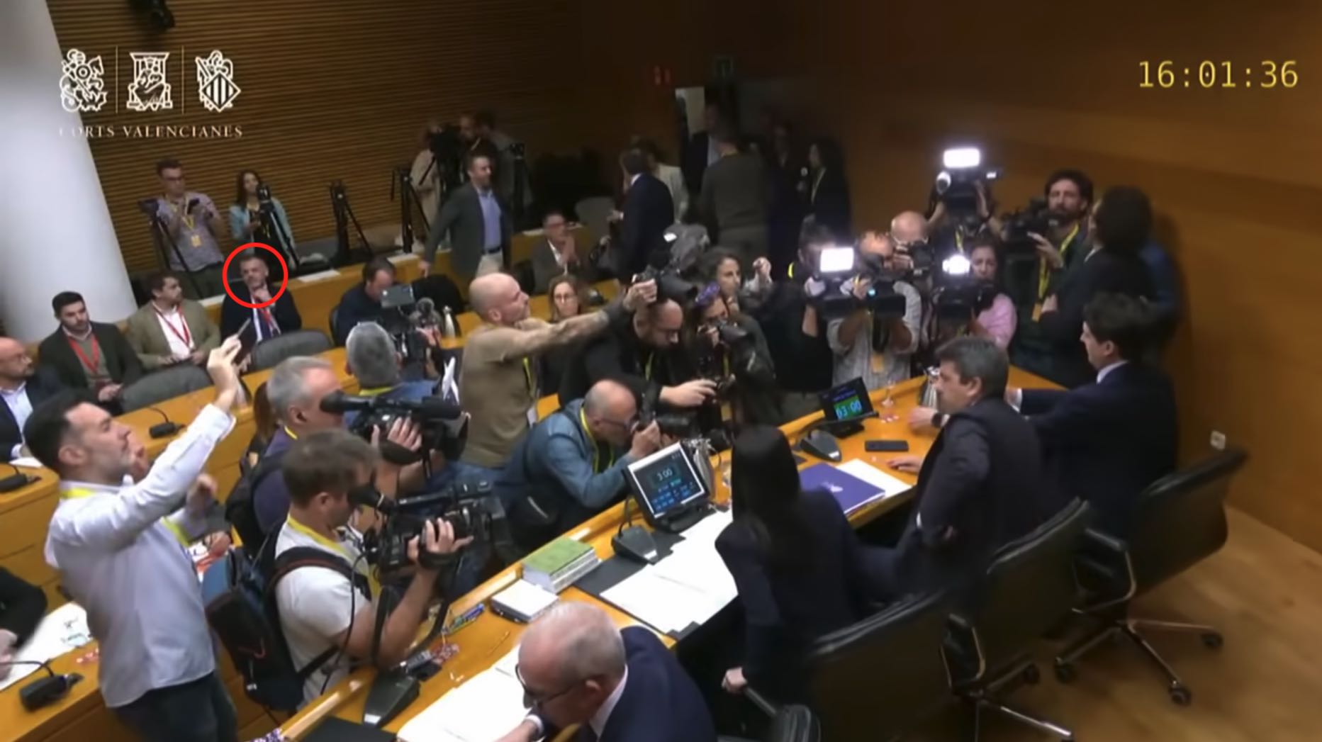 L'últim servei galdós del nou conseller de Presidència com a guardaespatlles de Mazón