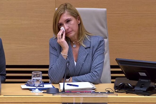 Pradas es desencaixa al congrés quan Rufián li exhibeix un tros de la corda on s’aferrava la xiqueta que va morir ofegada