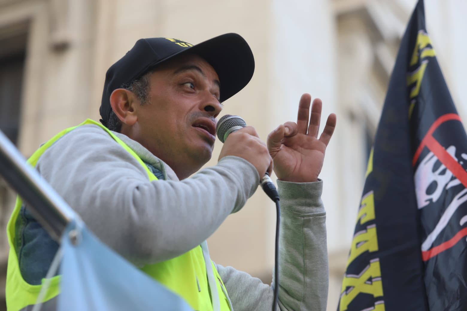 Taxis aturats a la Gran Via de Barcelona (fotografia: Albert Salamé).