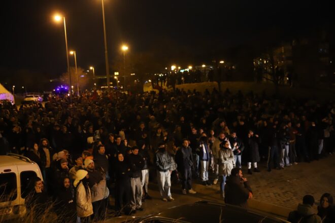 Tensió a Badalona en dues concentracions contraposades sobre els desallotjats de l’institut B9