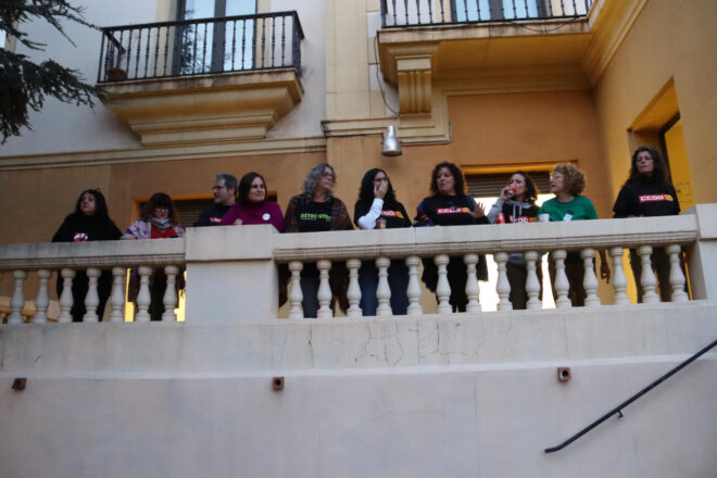 Els sindicats es tanquen a Educació per reclamar un complement únic de 473 euros