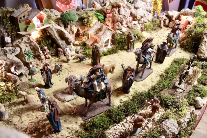 Un veí de Sant Quintí de Mediona converteix casa seva en un museu de pessebres