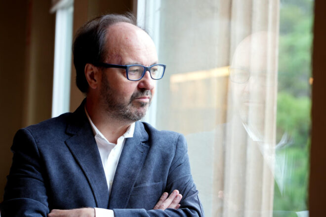 El director del MNAC critica l’alarma pel concert de Rosalía davant el trasllat de les pintures de Sixena