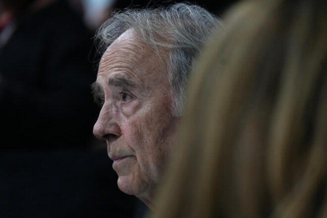 Joan Manuel Serrat i Núria Espert rebran la Medalla d’Or de la Generalitat