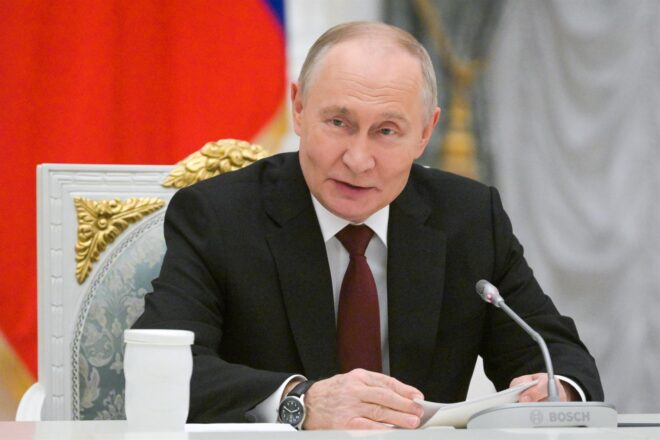 La UE prorroga sis mesos més les sancions a Rússia i entrega 2.300 milions d’ajudes a Ucraïna per la guerra