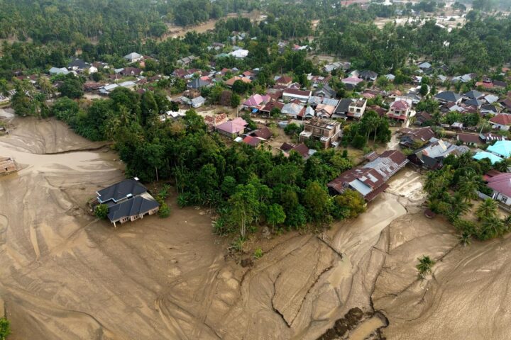 Fotografia aèria dels danys a Pidie Jaya, a la província d’Aceh, a causa de les inundacions recents a Indonèsia (arxiu).