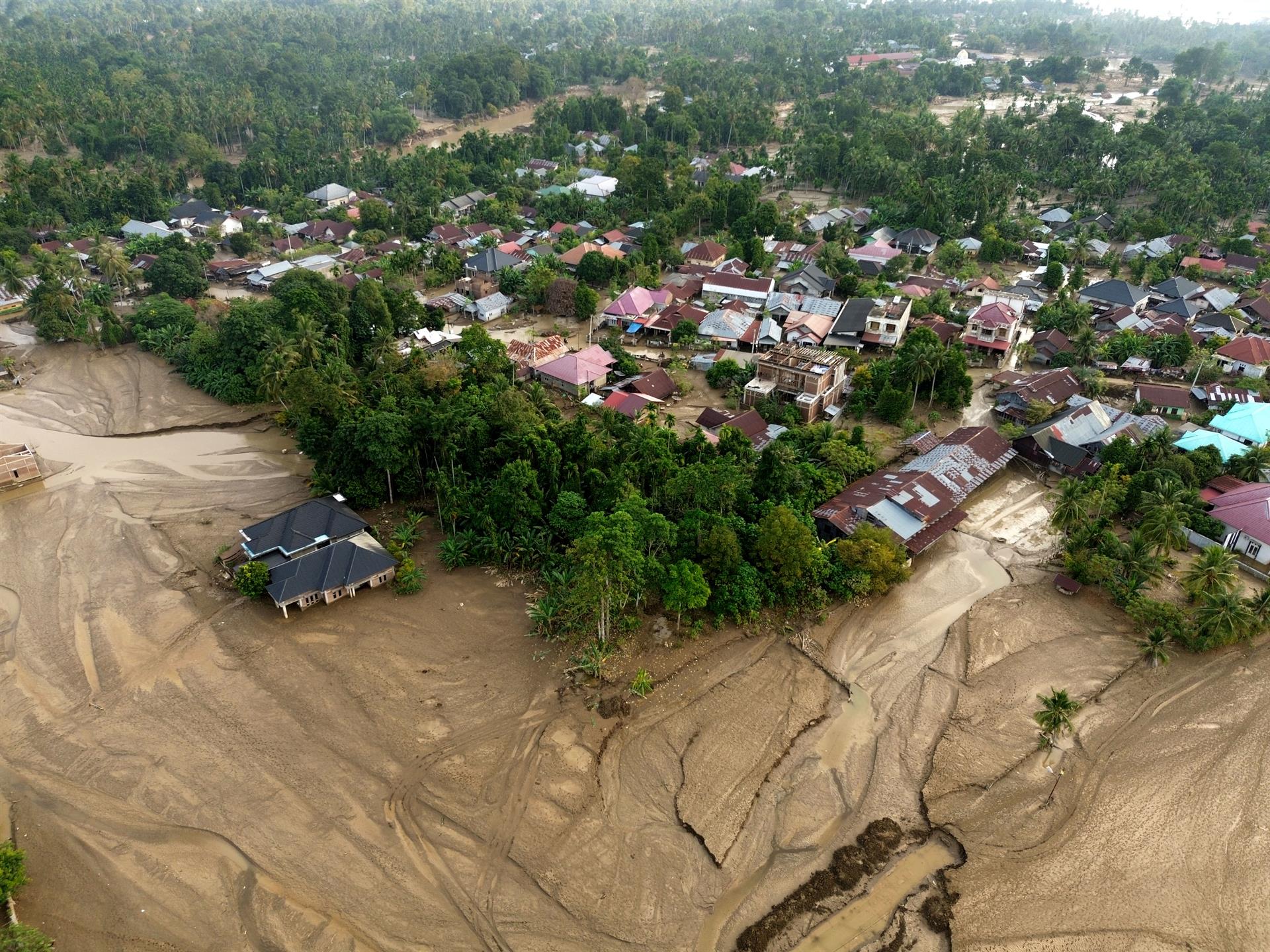 Fotografia aèria dels danys a Pidie Jaya, a la província d’Aceh, a causa de les inundacions recents a Indonèsia (arxiu).
