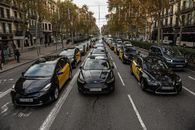 Els taxistes inicien una aturada general a Barcelona contra les grans plataformes de VTC