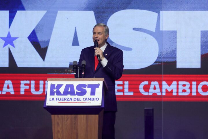 José Antonio Kast en un acte de campanya