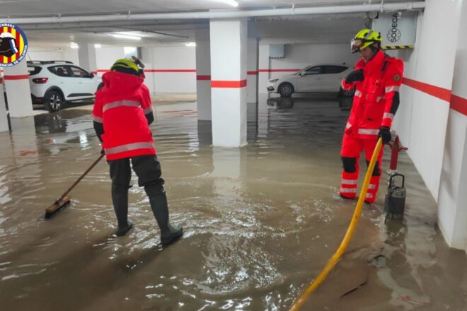 La pluja intensa s’acarnissa amb Catarroja, col·lapsa el clavegueram i fa reviure la por de la gota freda