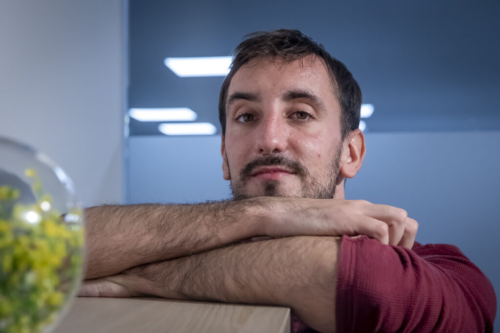 Gil Pratsobrerroca: “Comprem novel·les fetes a fora com rucs i menystenim les d’aquí”