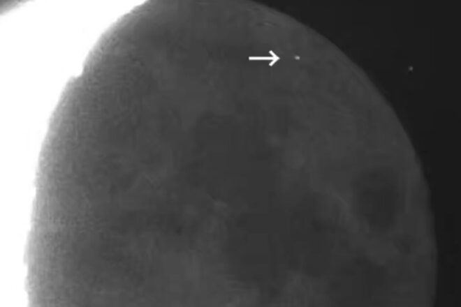 [VÍDEO] L’impacte de tres meteors contra la lluna durant la pluja d’estels dels Gemínids