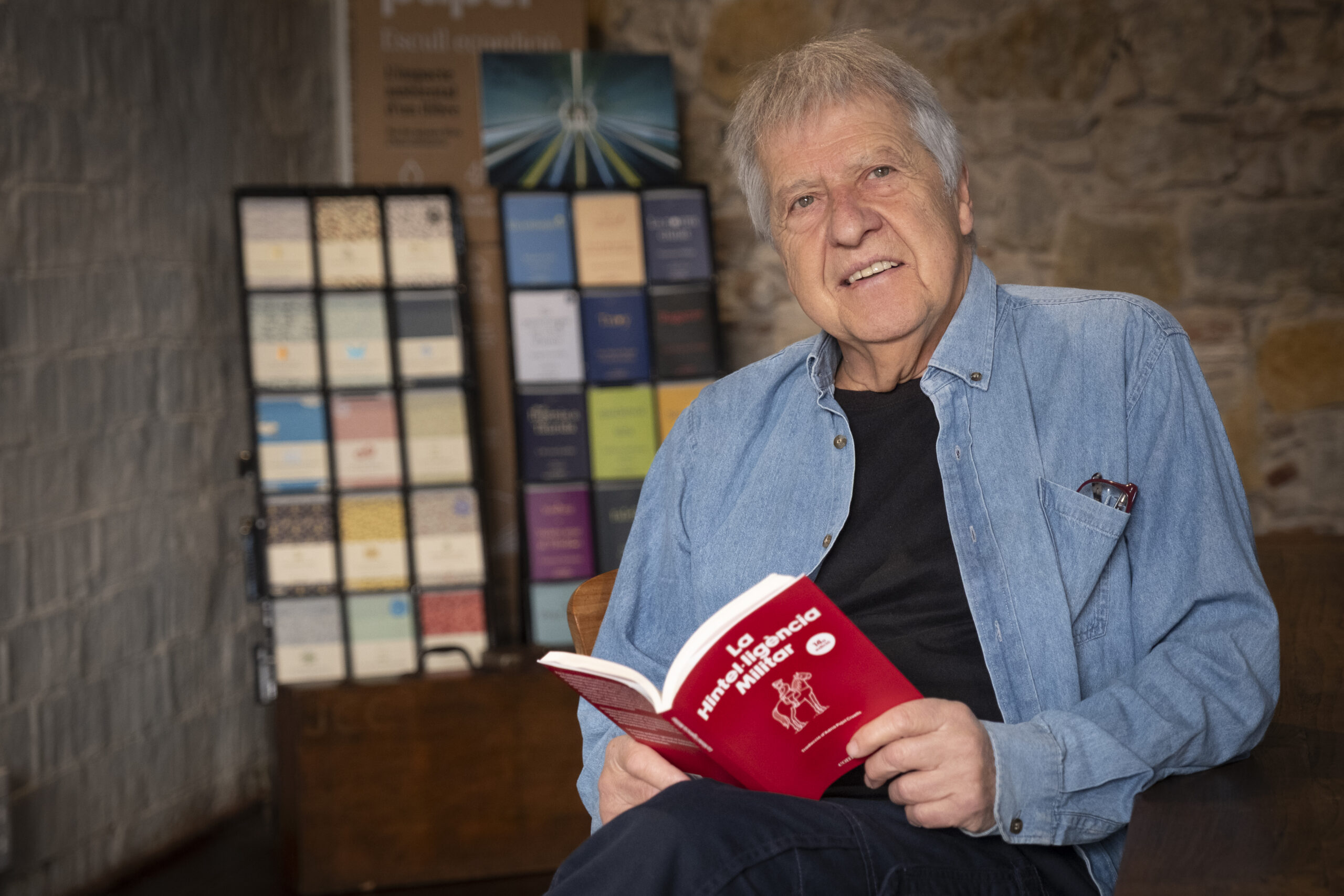 Sergio Pesutic, creador del llibre 'La Hintel·ligència Militar' (Comanegra) (fotografia: Adiva Koenigsberg).