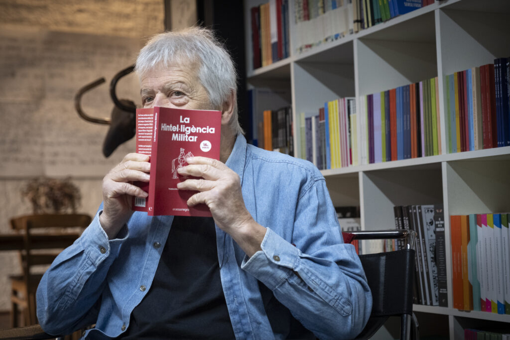 Sergio Pesutic, creador del llibre "La Hintel·ligència Militar" (Comanegra)