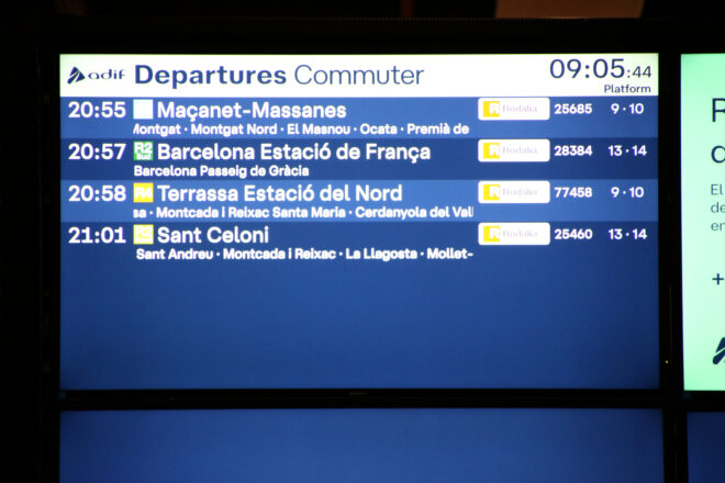 Confusió entre els usuaris per l’aturada de Rodalia: “Em diuen que m’he de buscar la vida”