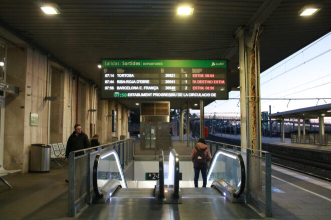 “Santo Sadurní”, “Puigcerdá” i “Orilla-roja”: el govern espanyol castellanitza municipis en un comunicat sobre el servei de Rodalia