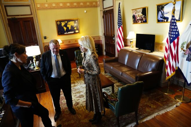 Grenlàndia i Dinamarca admeten desacords profunds amb els EUA i Trump insisteix a prendre’n el control