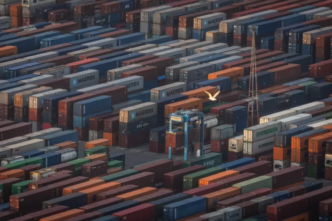 Què és i com funciona el “bazuca comercial” amb què la UE vol plantar cara als aranzels de Trump?