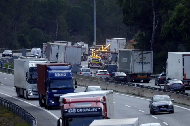 Quines alternatives hi ha al tall de la AP-7 entre Martorell i Vilafranca del Penedès?