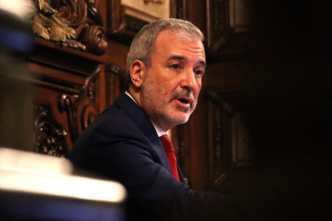 Collboni diu que és partidari de regular el burca a l’espai públic