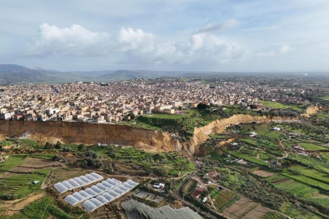 El drama de Niscemi, el poble sicilià a punt de caure pel precipici pels danys de la borrasca Harry
