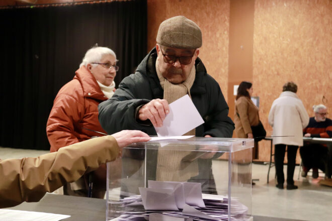 Els veïns de Moià refusen la planta de biogàs i l’ampliació de l’escorxador