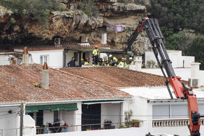 Un home ha mort per l'esllavissada d’una roca sobre casa seva a Menorca
