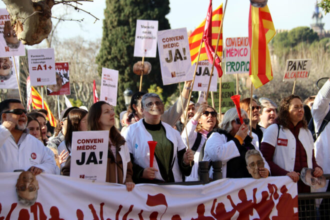 Segona jornada de vaga de metges per a exigir un estatut marc propi