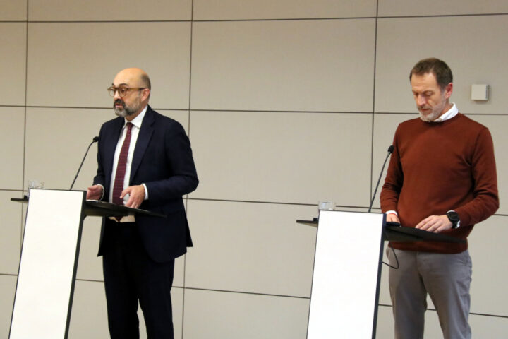El president d'Adif, Luis Pedro Marco de la Peña, i el director de construcció d'obres de la companyia, Ángel Contreras (fotografia: ACN / Andrea Salazar).