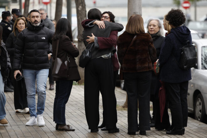 Les famílies de les víctimes del naufragi d’Indonèsia s’acomiaden amb serenor i agraïment
