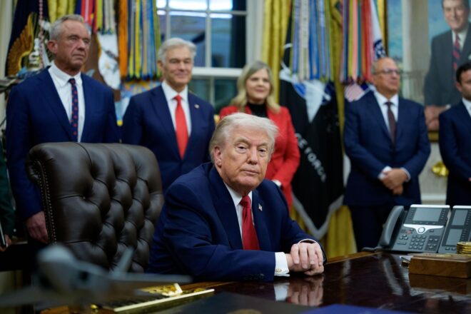 Trump farda d’una flota “molt gran i molt potent” en plena tensió amb l’Iran