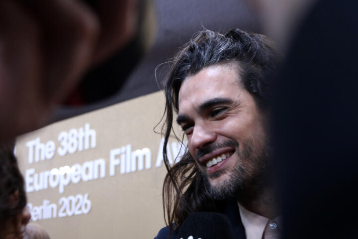 El director Oliver Laxe a la catifa vermella dels Premis Europeus de Cinema a Berlín.