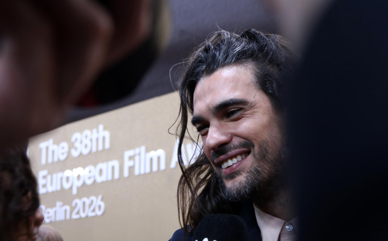 El director Oliver Laxe a la catifa vermella dels Premis Europeus de Cinema a Berlín.