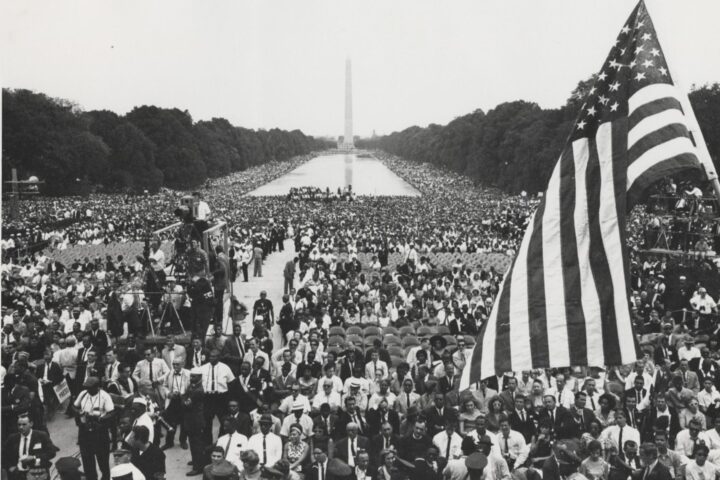 Vista de la marxa de Washington pel treball i la llibertat en reivindicació dels drets civils dels afroamericans, encapçalada per Martin Luther King, el 28 d'agost de 1963 (fotografia: Robert Joyce/Pennsylvania State University/Flickr).