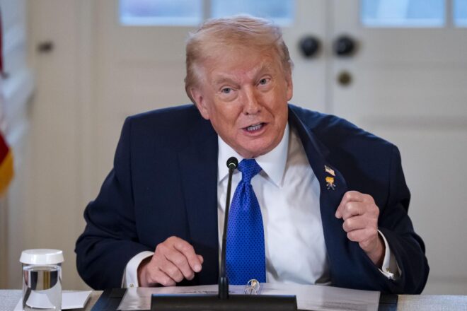 Trump torna a amenaçar Grenlàndia i diu que els Estats Units hi intervindran “els agradi o no”