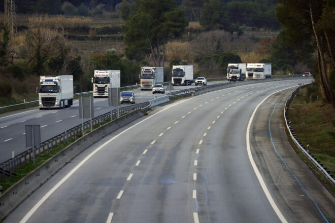 El Ministeri de Transports espanyol no preveu de reobrir completament la AP-7 fins d’ací a dues setmanes
