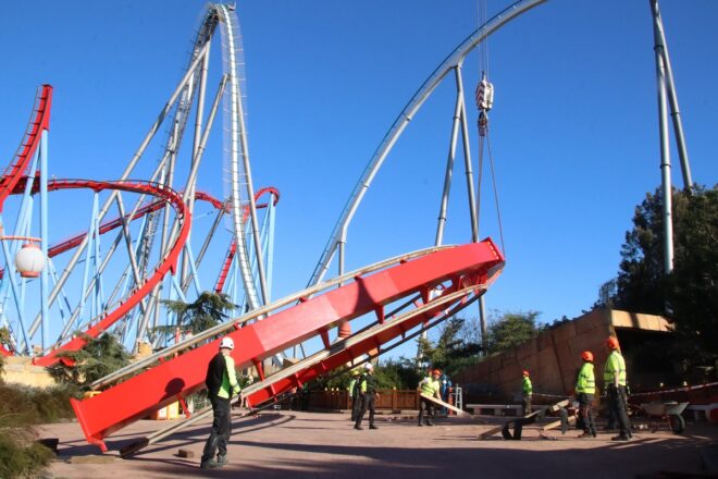 Desmunten el Dragon Khan: Port Aventura sotmet l’atracció a la intervenció de manteniment més important en 30 anys