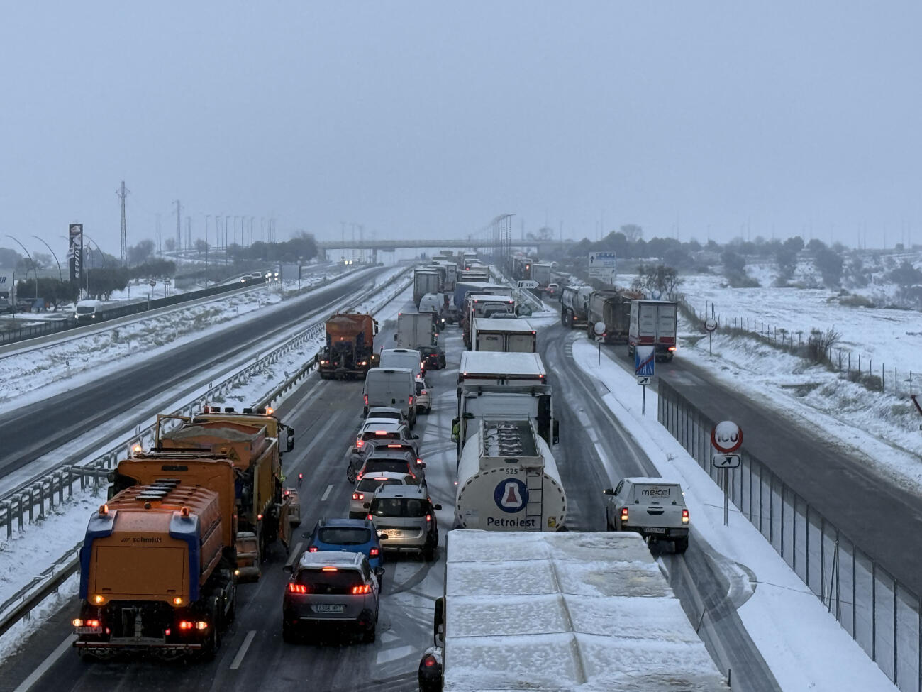 Vehicles atrapats a l'A-2 a la Segarra, en sentit Barcelona.