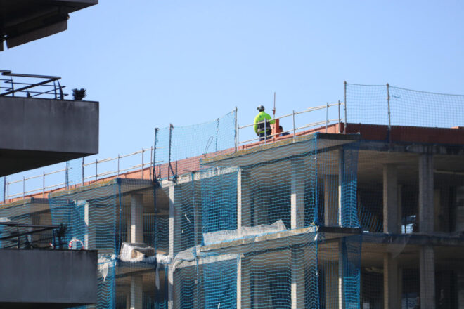 La desocupació puja a Catalunya i al País Valencià al gener, mentre continua baixant a les Illes