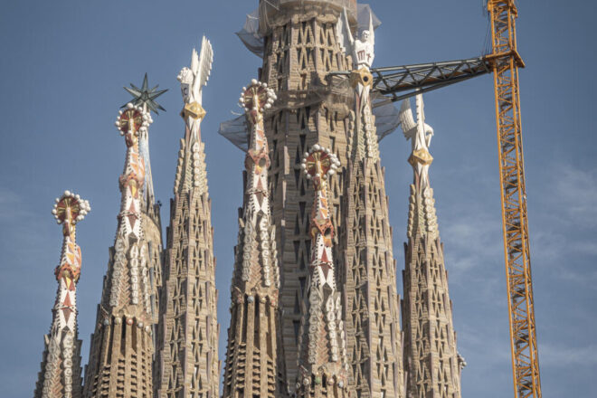 La Sagrada Família culmina la instal·lació dels quatre braços horitzontals de la creu de la torre de Jesucrist