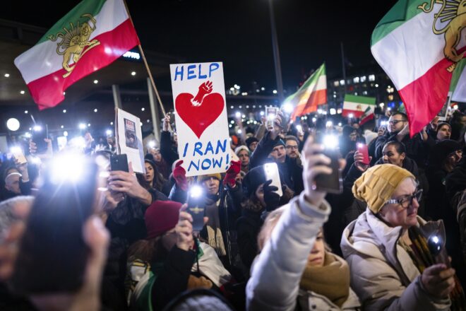 Mentre els manifestants acorralen el règim iranià, l’oposició malda per fer front comú