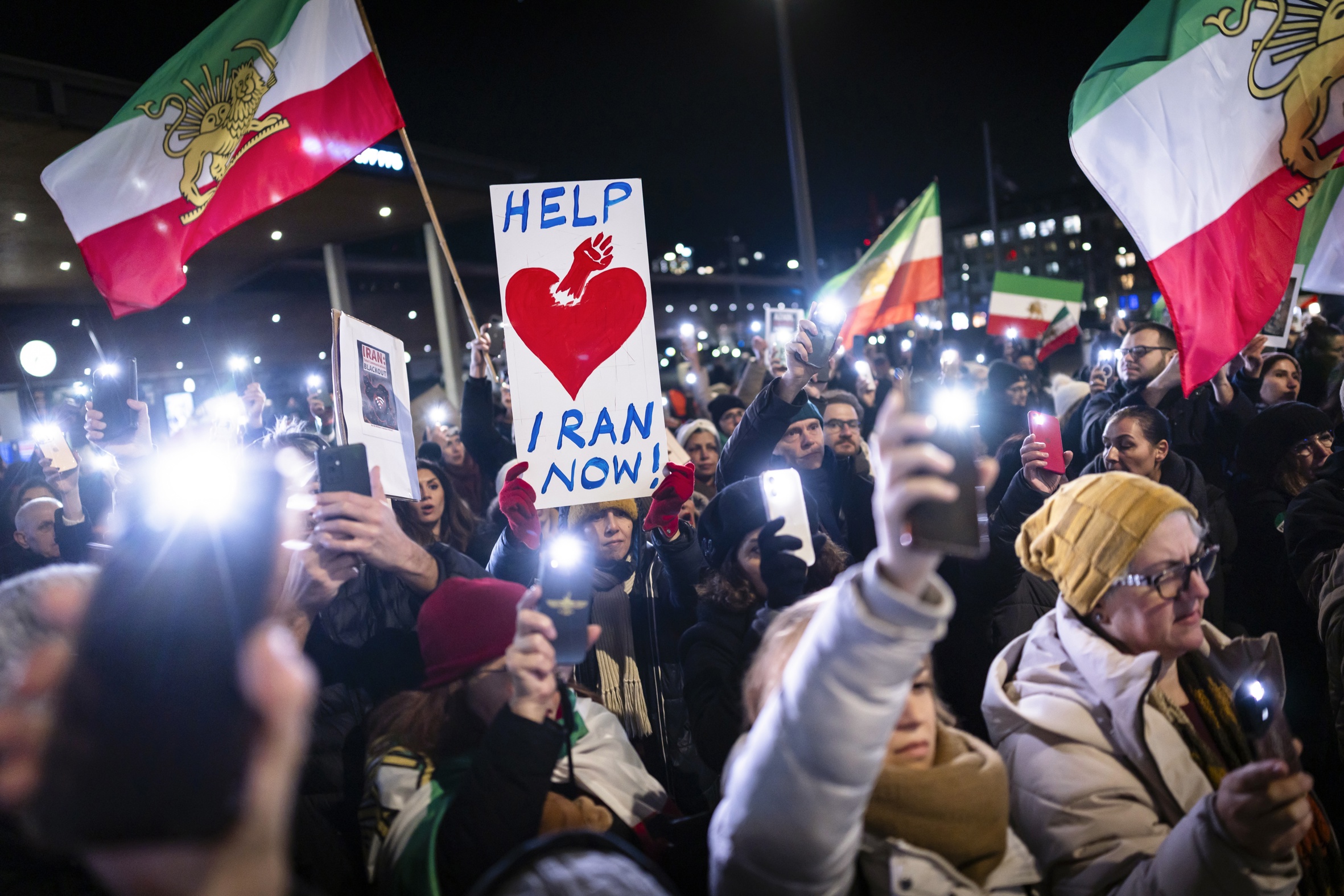 Protesta contra el règim iranià a Zuric, a Suïssa, abans-d'ahir (fotografia: Michael Buholzer/Efe).