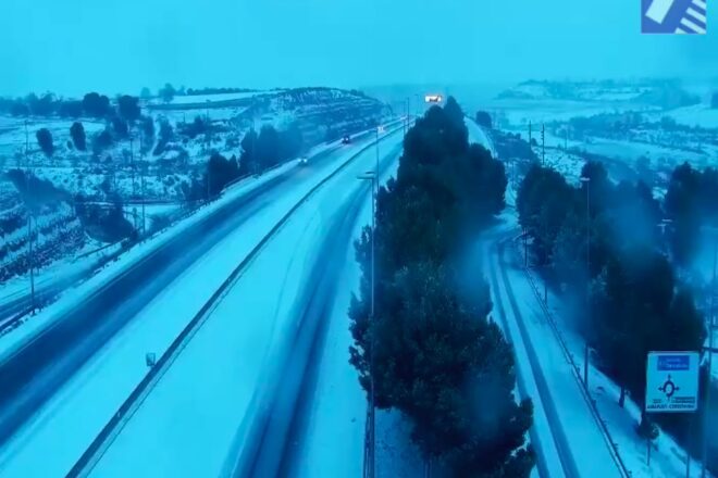 La nevada emblanquina cotes baixes i complica la circulació en carreteres importants