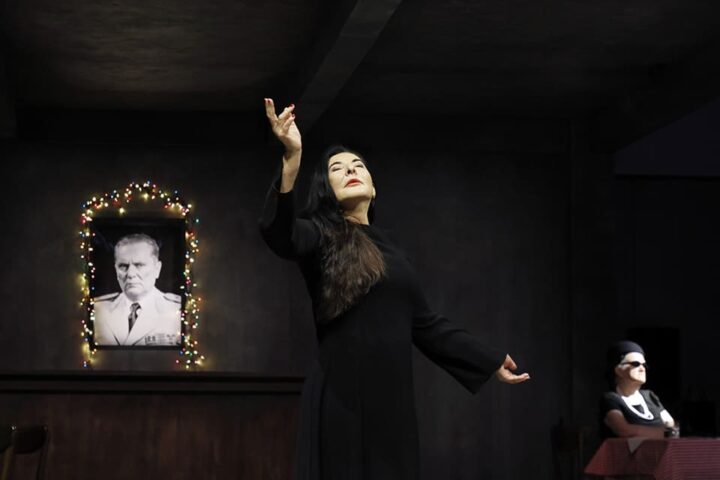 Marina Abramović, amb la imatge de Tito en el record (fotografia: Liceu).