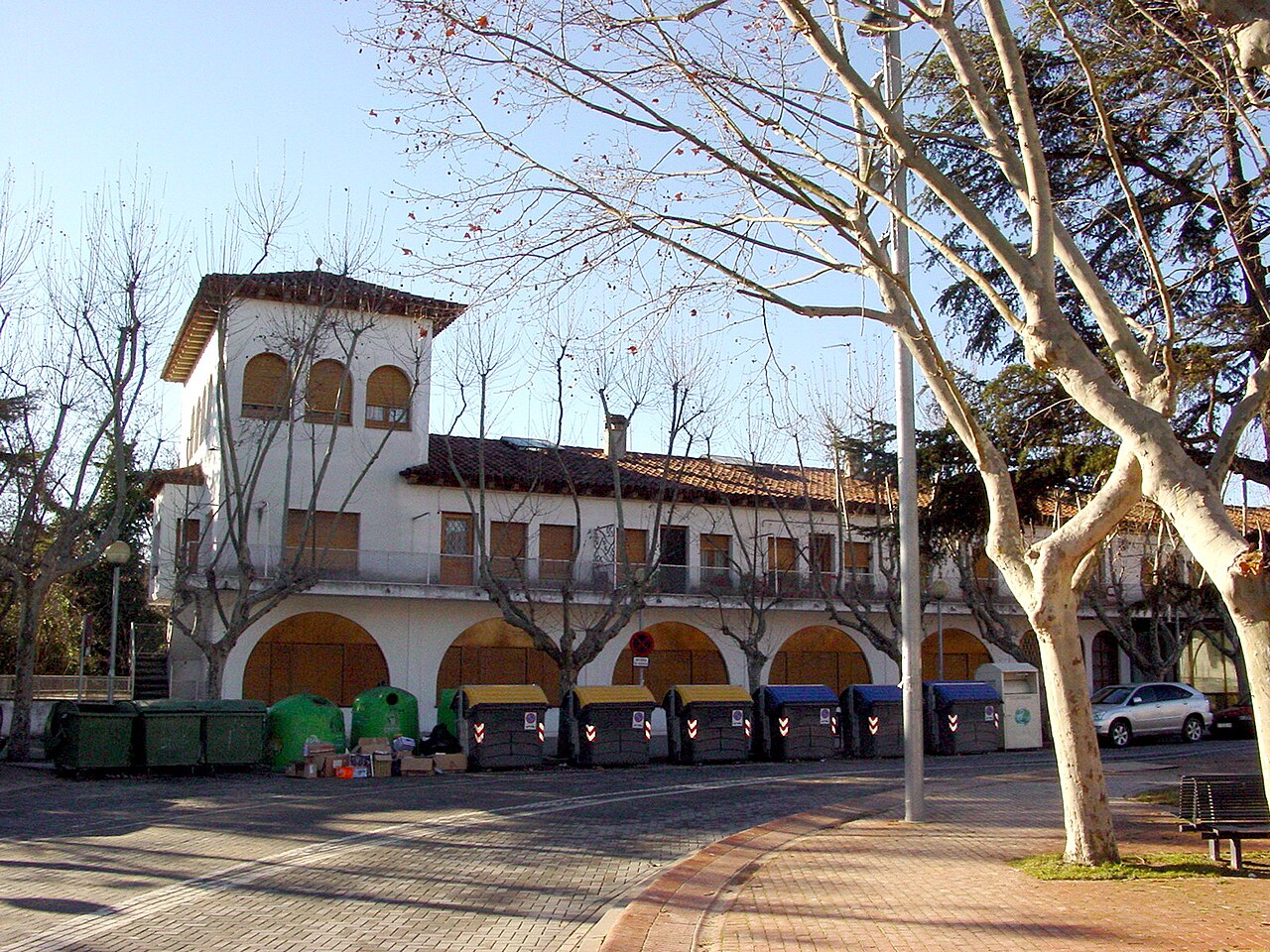 La plaça del Pi, a Bellaterra. Fotografia: Kippelboy/Wikimedia Commons.