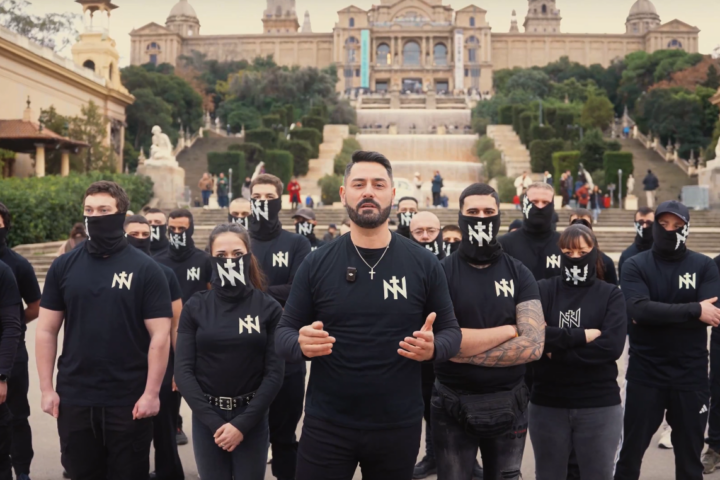 Fotograma de l'anunci de l'obertura d'una delegació de Núcleo Nacional a Barcelona.