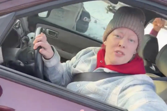 Un nou vídeo del tiroteig mortal d’un policia contra una dona a Minneapolis reobre el debat sobre la brutalitat policíaca